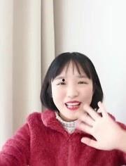 娱乐吃瓜酱戴耳机